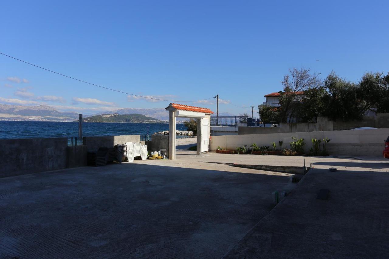Apartments By The Sea Slatine, Ciovo - 14541 Kültér fotó