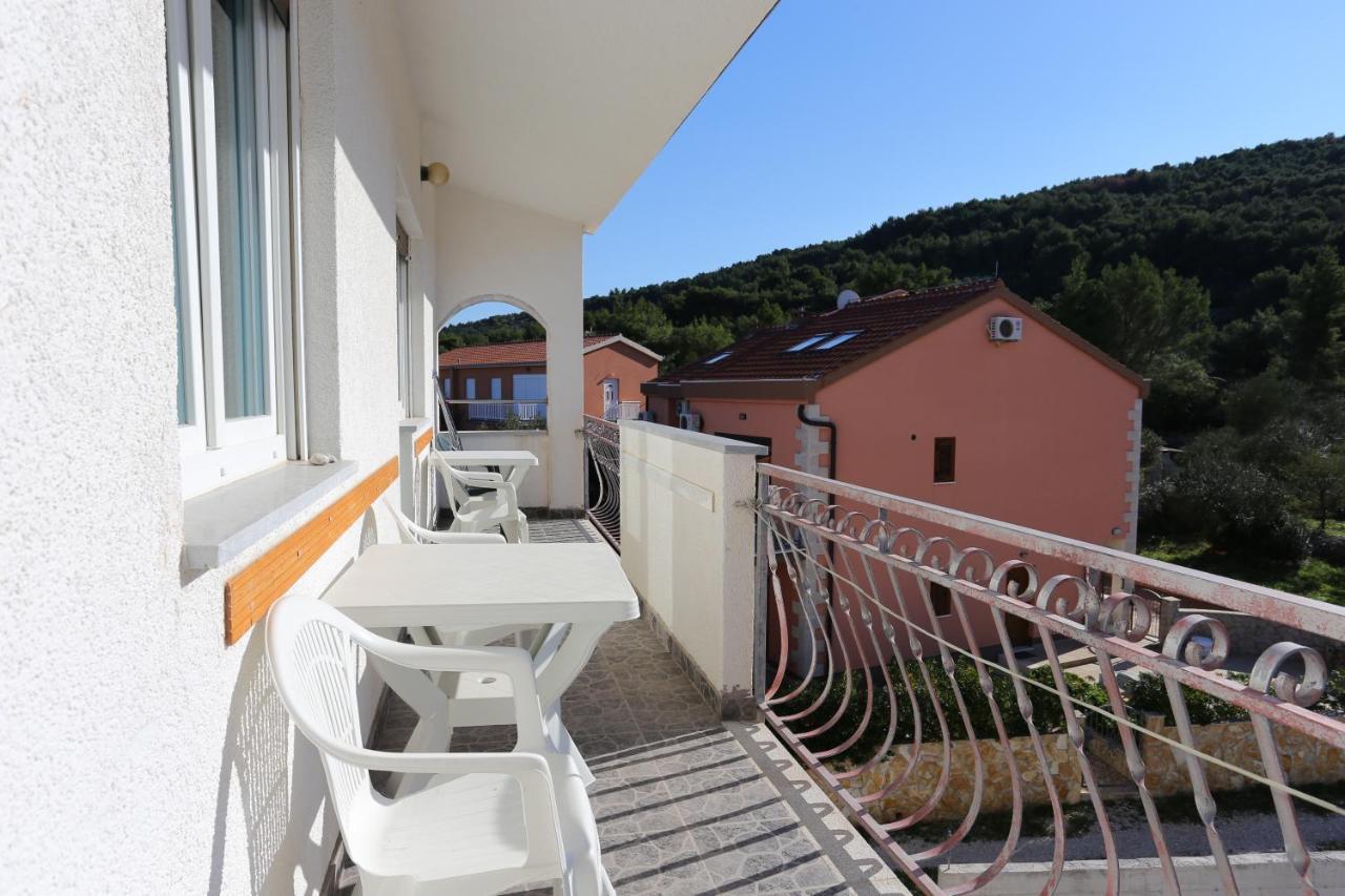 Apartments By The Sea Slatine, Ciovo - 14541 Kültér fotó