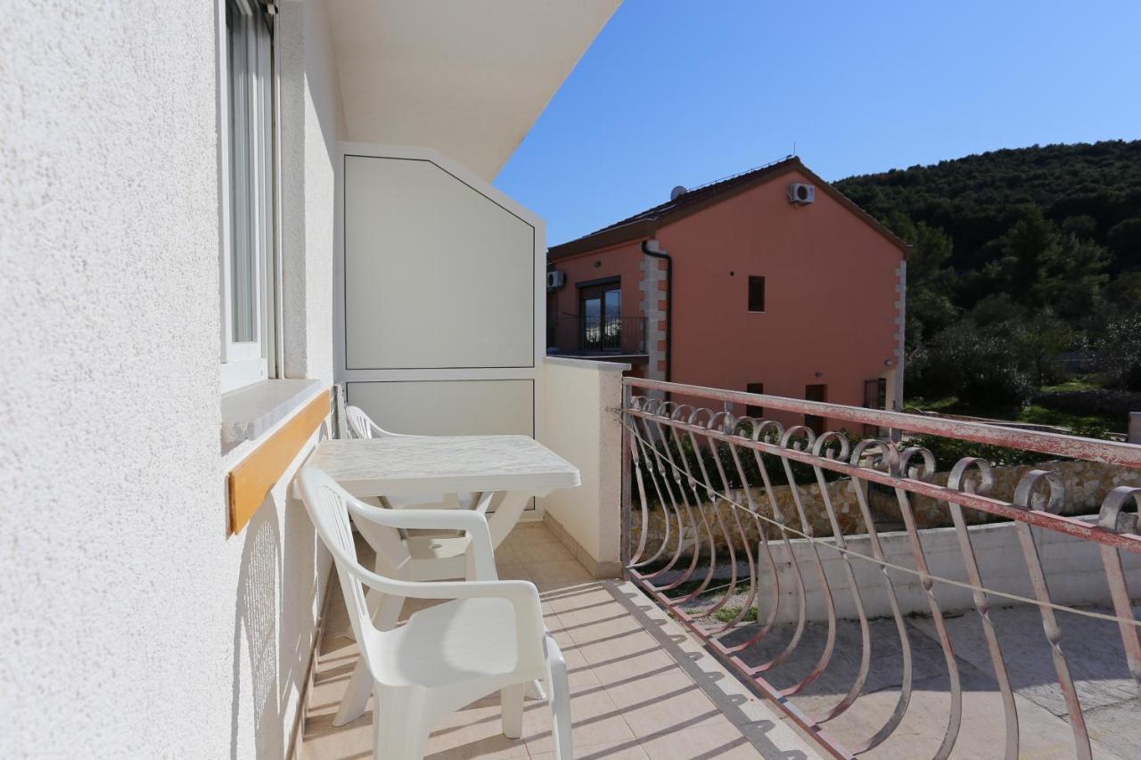 Apartments By The Sea Slatine, Ciovo - 14541 Kültér fotó